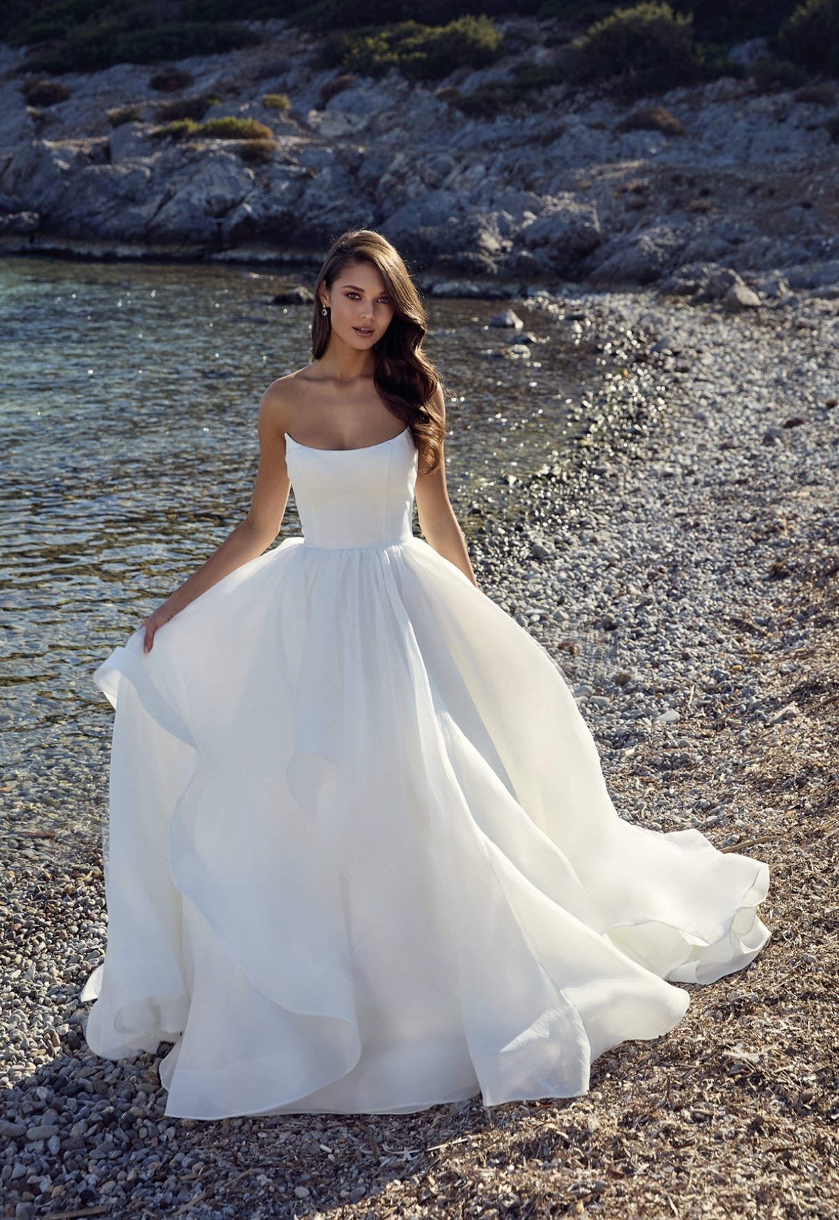 Trägerloses Brautkleid aus hochwertigem Crepé Stoff Ivory